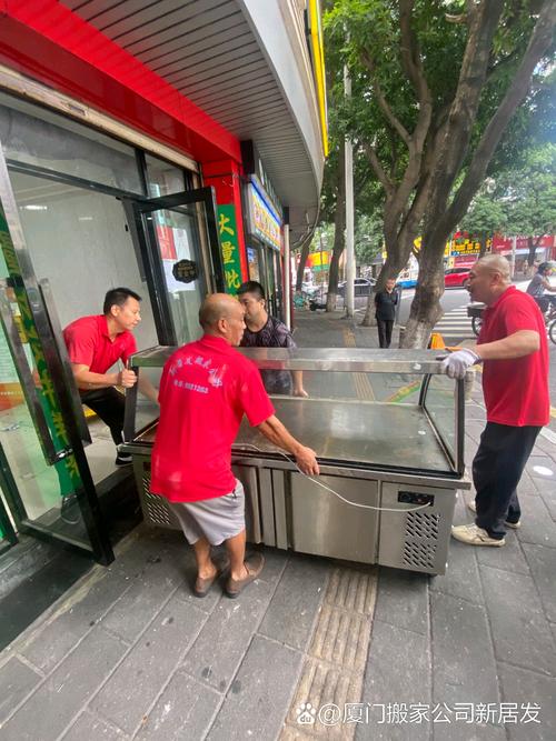 无论是小型搬家还是公司工厂搬迁,我们都用心服务,让您的搬家之旅轻松